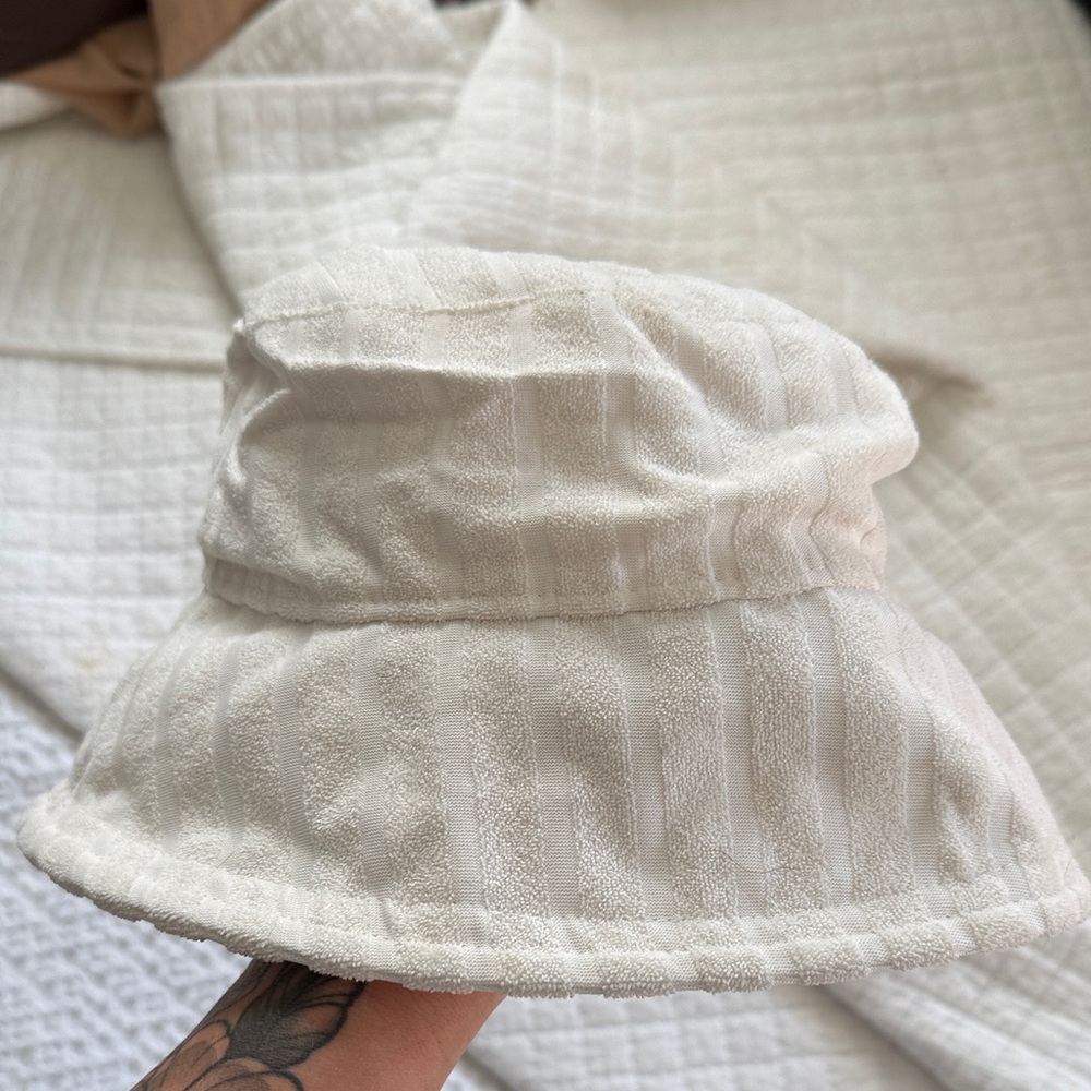 Shade & Shore Cream and White Textured Hat